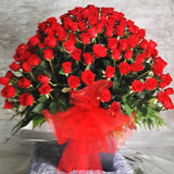 Monumental con 200 rosas rojas